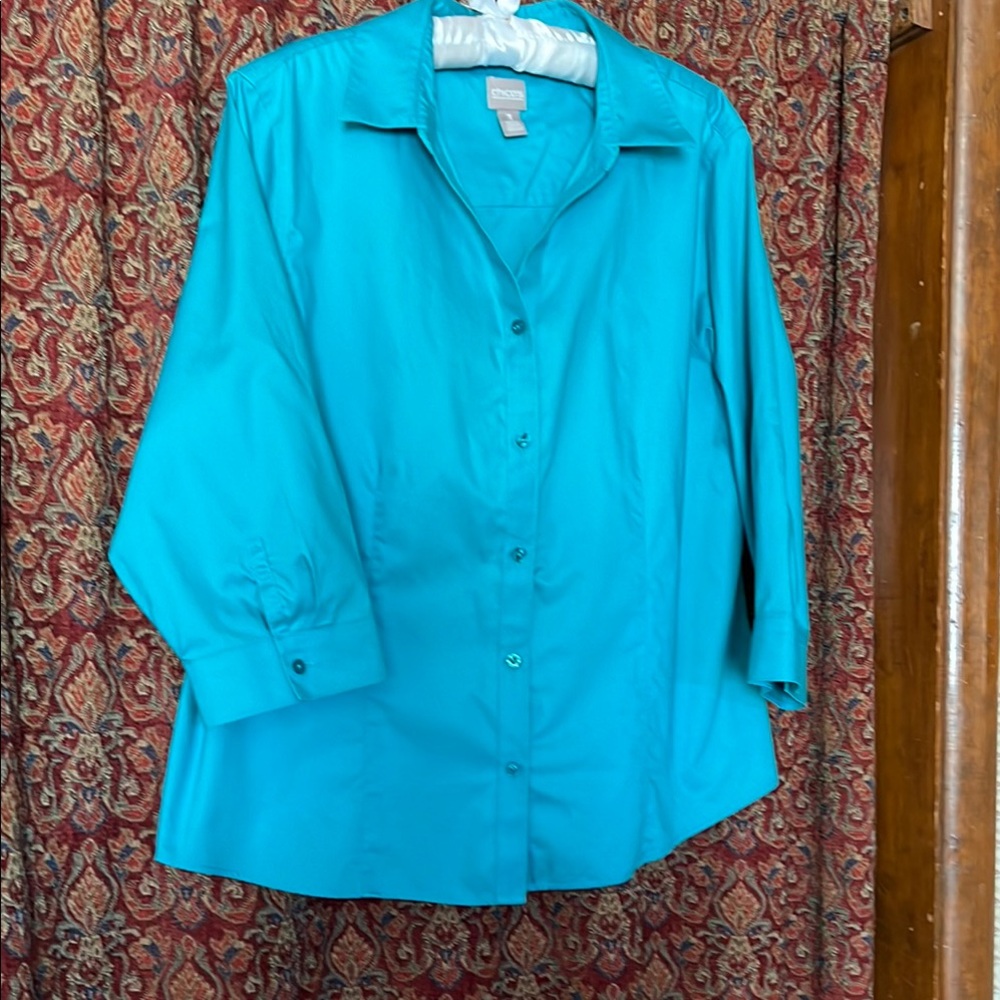 Chico’s Size 3 Teal Blouse Excellent condition 
3/4 sleeve Wrinkle Resistant